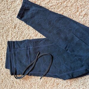 ZYIA Navy & Black Patterned 7/8 drawstring Luxe legging with pockets